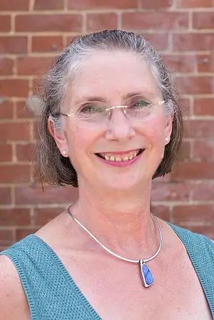 Helen Russell-Johnson headshot